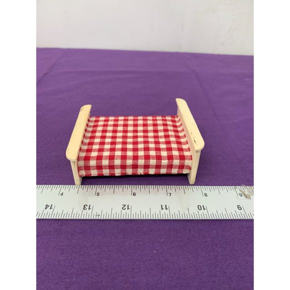 Greenbrier International, Inc. Wooden Bed Right White Checkered Wooden Dresser 2 - Picture 10 of 13